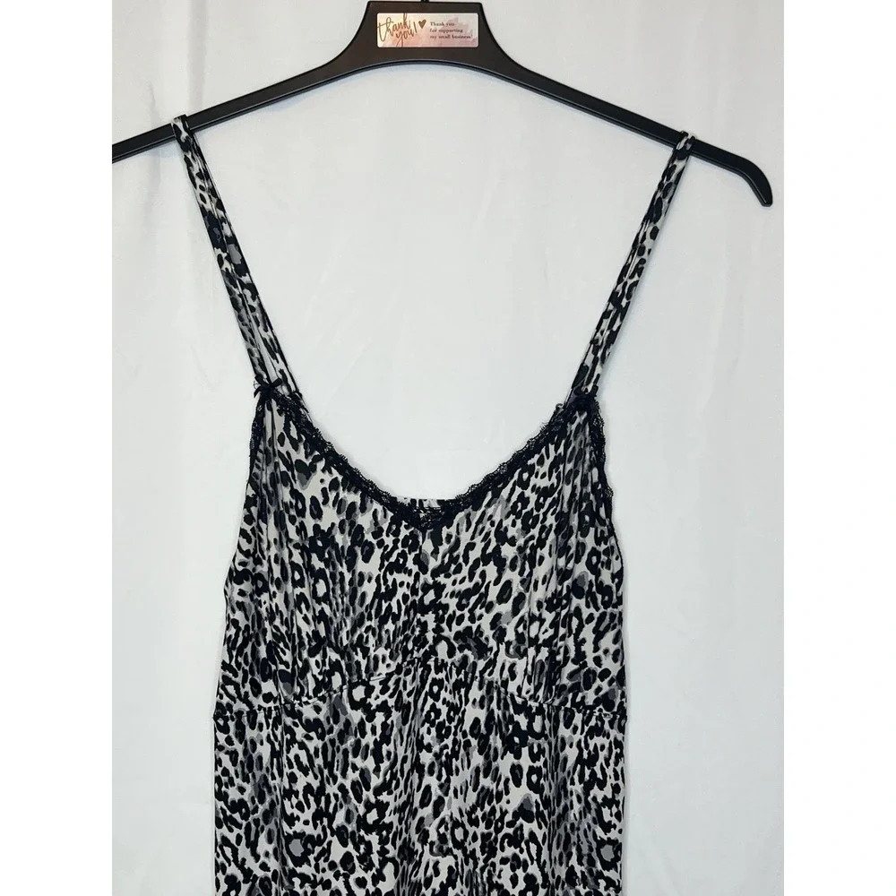 Delta Burke Women's‎ Size 1X Black & White Animal Print Babydoll Gown and Robe
